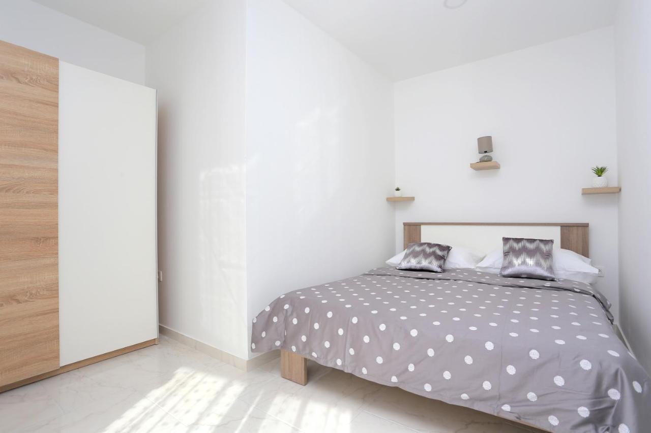Family Friendly Apartments With A Swimming Pool Zivogosce - Porat, Makarska - 18150 Exteriör bild